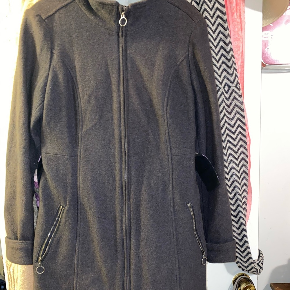 Medium Carve Designs Wool trench coat!